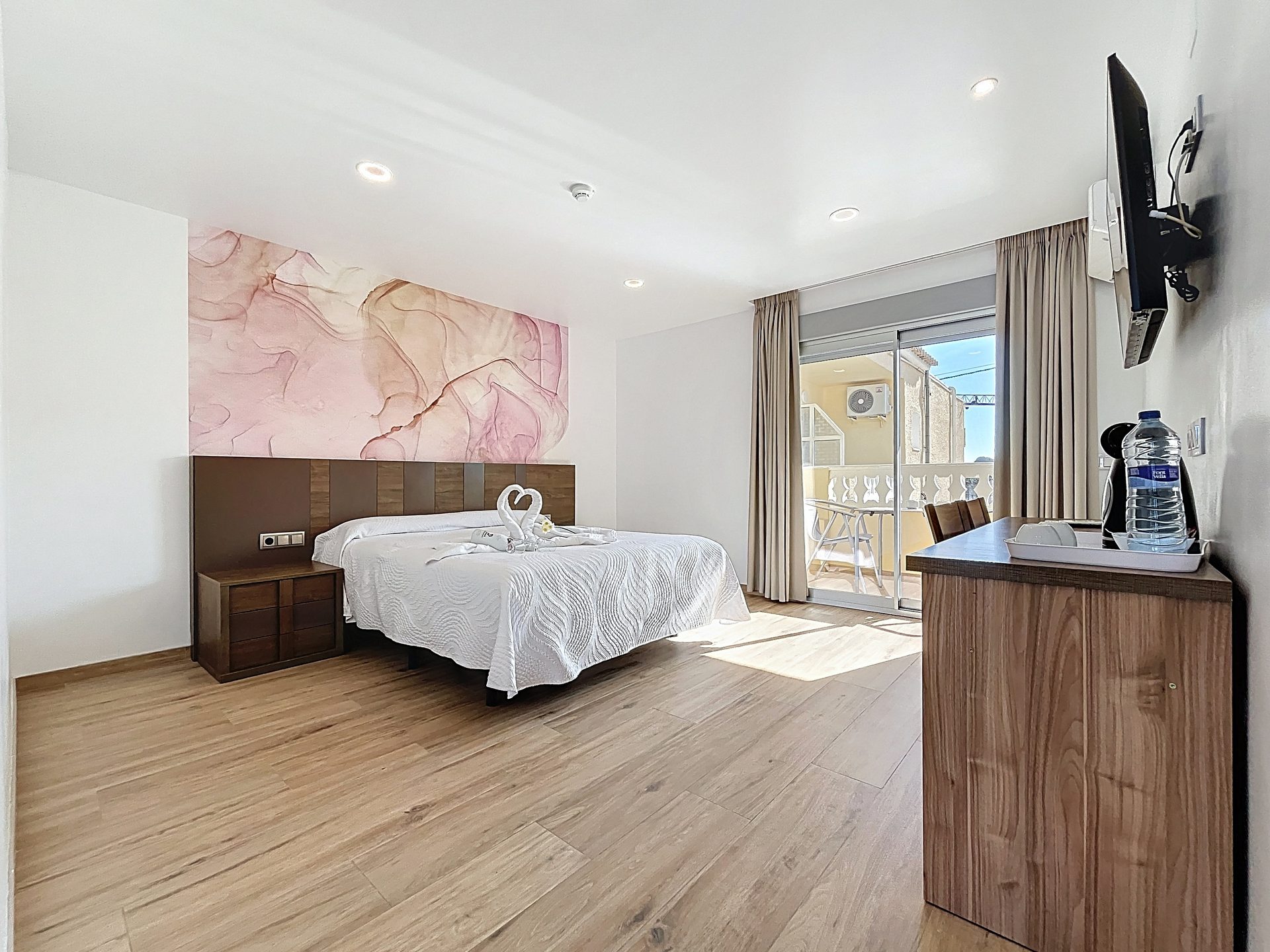Habitación doble con balcón privado y vistas al exterior – Hotel Noguera Alfaz del Pi Costa Blanca