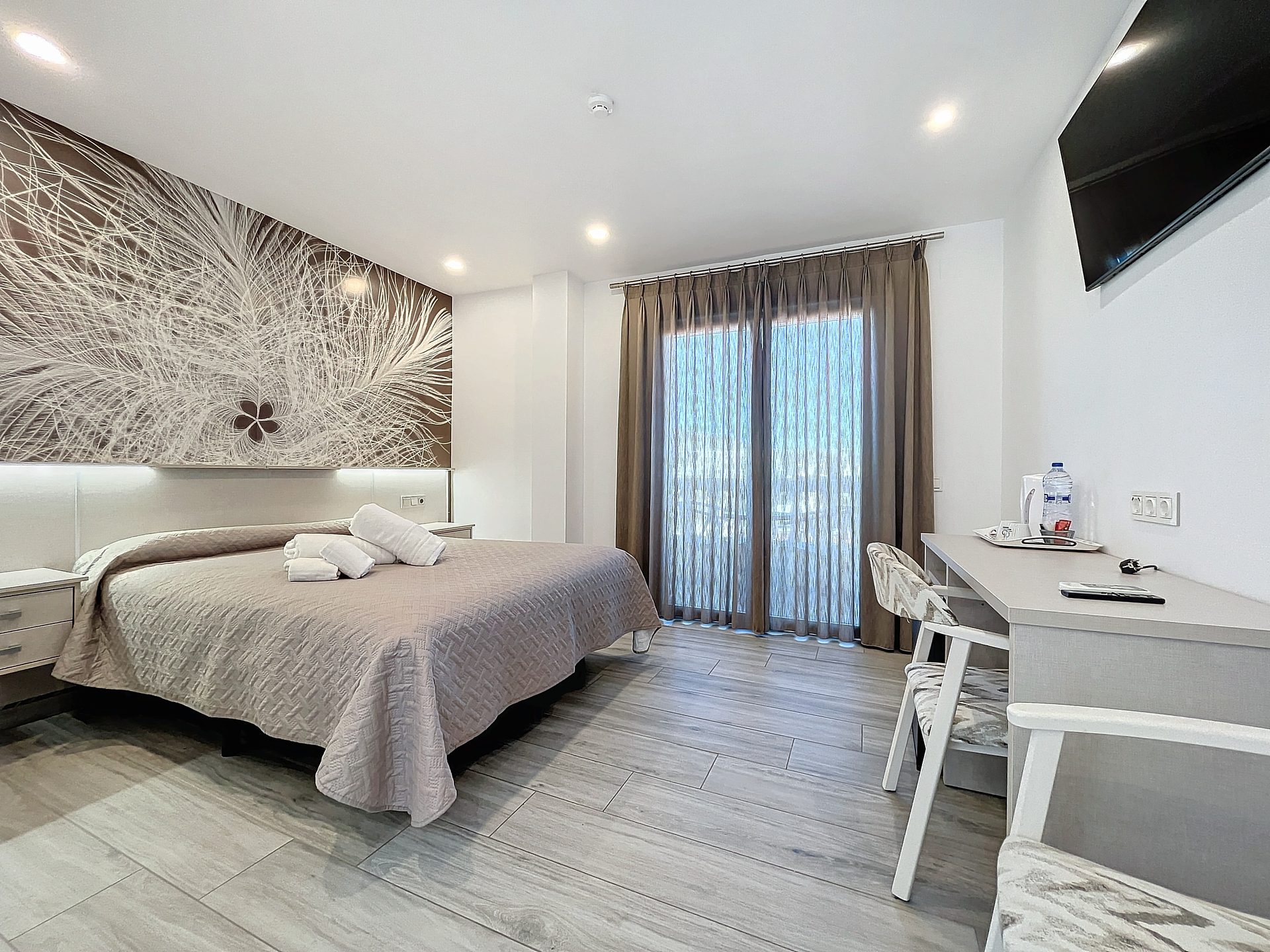 Habitación individual con baño privado, TV y aire acondicionado – Hotel Noguera Alfaz del Pi